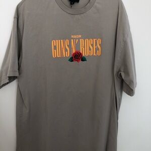 Gray guns n roses Graphic T-Shirt